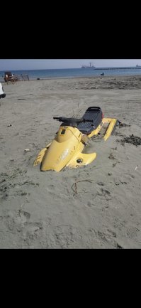 Друг вчера прислал с Кипра, вторая фотка - это названия пляжа, если кто захочет откопать