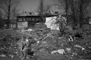 Это декорации. Люди готовились, собирались снимать продолжение "Трудно быть богом", хотели сюрприз устроить, но тут пришёл Варламов, и всё испортил.