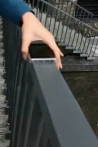 Автор, спешу тебя разочаровать.

Это называется обратная перемотка.
Единственное с телефоном правильное видео, за счёт высоких бортов чехла, телефон плотно съехал вниз.
Остальное обратная перемотка!
Обрати внимание как женщина в горшке ковыряется, как мальчик двигается, и наконец походка самой девушки.

Готов поспорить на что угодно, это видео обратная перемотка!