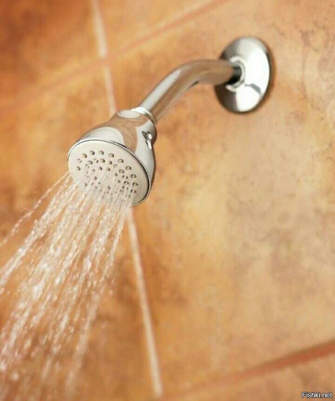 Потому-что только у них, 
такой жутко неудобный душ, торчащий из стены в ванной.
