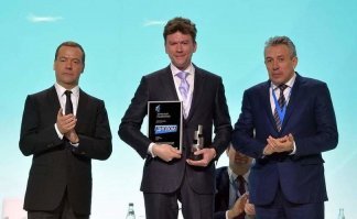 Новости импортозамещения.

 "Накрылся проект по оснащению госучреждений 9,3 тыс. компьютеров на базе российского процессора «Байкал», который производился почему-то на Тайване, На его разработку потратили 1,5 млрд руб.
Арестован владелец компании.Речь идет о владельце компаний "Т-Платформы" и "Байкал Электроникс" Всеволоде Опанасенко. 
Деньги успешно распилили. "