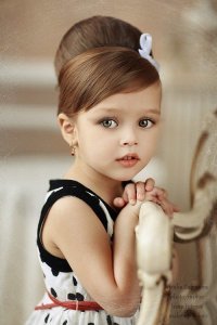 Визажист, который в помощью макияжа делает людей на 10 лет моложе