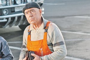 Тот, который в черной футболке очень напомнил одного персонажа...