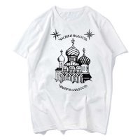 На Титомире  подобную футболку видел лет 10 назад, от какой-то питерской модельерши.
На алике тоже полно всякого похожего.