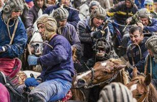 По головным уборам похоже на слёт любителей WOT.