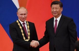 На счёт Китая, не забывайте, что Путин совершил ещё одну маленькую победу. Построил газопровод Сила Сибири, который вряд ли вообще когда-то окупится с учётом низкой цены на газ. Но в обмен китайский Си Цзинь Пыня подарил нашему Пыне бусы.