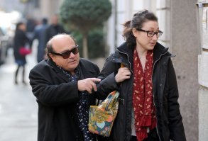 Добавлю... У Денни трое детей: вышеупомянутая Люси Чет ДеВито (1983), Грейс Фэн ДеВито (1985) и Джейкоб Дэниел ДеВито (1987)