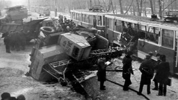 Что на фото 1961 года делает Камаз?