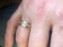 Так делают в любой ювелирной мастерской, да же у меня есть новое обручальное кольцо, переплавленное из старого. Пост ховно!