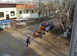 Автобусная остановка во дворе?