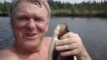 Рыбак поймал рыбу своей мечты