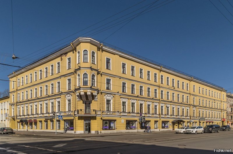 Вот это самое здание, Старо-Петергофский проспект, 19.