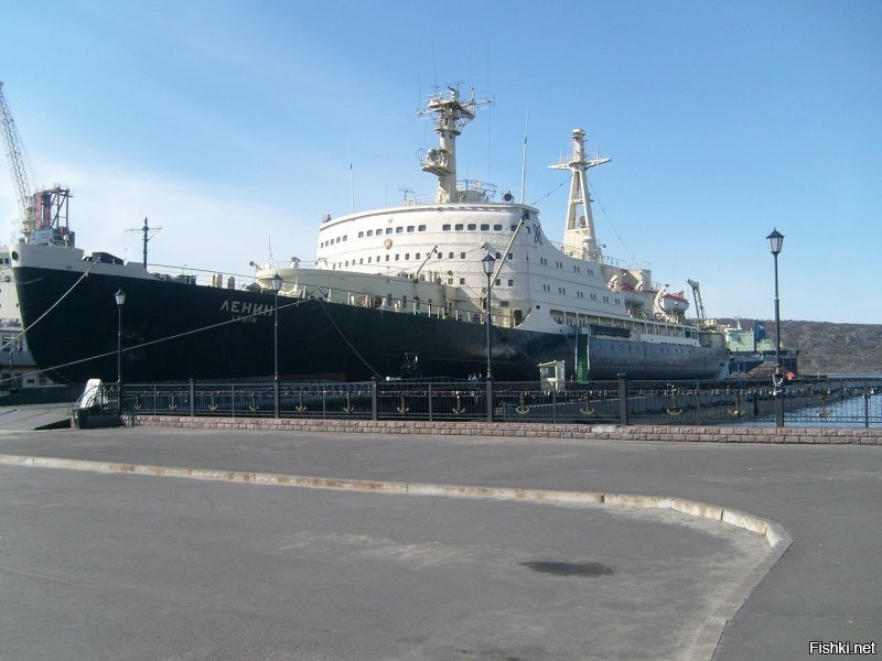 "Грузовое судно с ядерным реактором"

Спущен на воду 5 декабря 1957 года