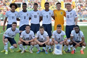 Сегодняшняя сборная Англии при уменьшении яркости пропадает не вся.