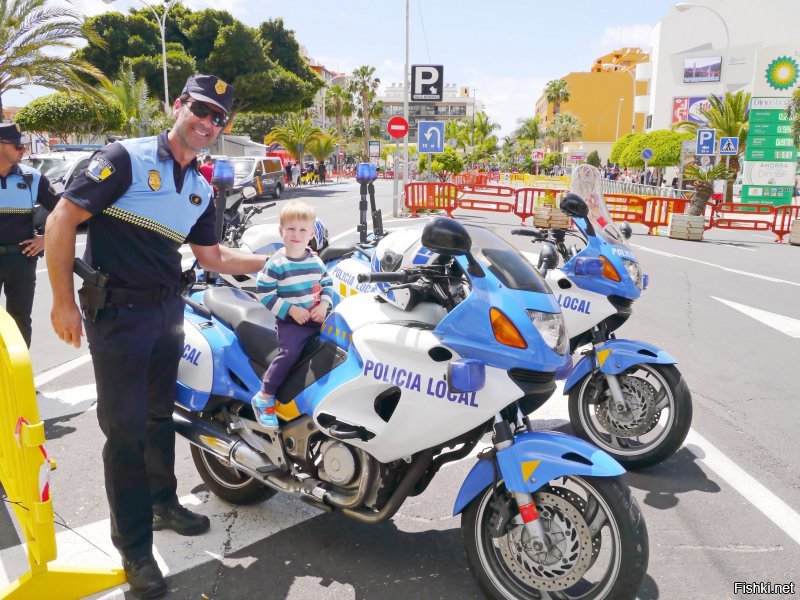 А по жизни Испанская полиция очень даже дружелюбная