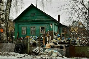 Лучше бы штрафовали людей, которые у себя во дворе собирают всякий ненужный хлам, который десятилетиями валяется, гниет, портит вид улицы и посёлка!