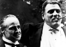 Не, с парнями они далеко стоят.
В Малавите сплошь сноски к Крестному, типа Жирного Тони / Луку Брази :)