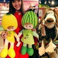 Это из серии: "а я - томат" 
Ничего плохого в куколках не вижу. Миленькие даже. Лучше пупсов, однозначно.
Я как-нибудь нафоткаю куклы из магазинчика в соседнем доме. Это всё - детский лепет по сравнению с куклами, что там продаются!