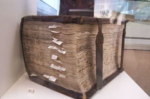 Но ведь можно сделать в нескольких томах... Подшивка в 1000 листов тяжелая...:)