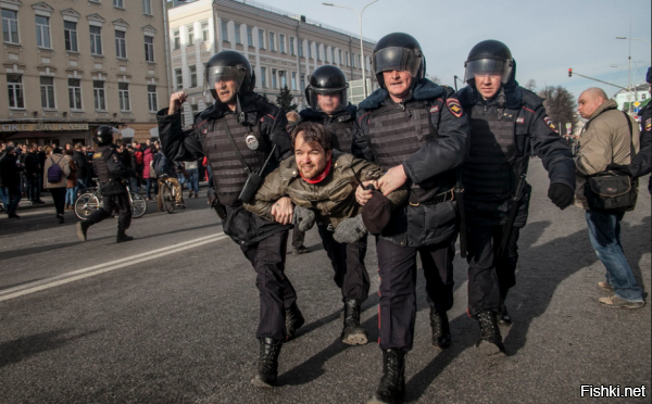Надеюсь для протестующих всё закончилось в лучших традициях демократии.......
Как это принято в Евросоюзе и других развитых странах....



А то достал уже наш кровавый, тоталитарный Мордор ......






Эх-х-х Россия - россиюшка...Когда уже и мы заживём как в просвещённые и цивилизованные люди?
 
ДОКОЛЕ????