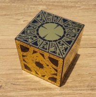На старом кладбище нашёл этот кубик. Подскажите для чего он и как работает?)))))))))