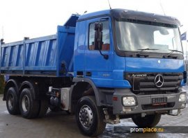 MERCEDES-BENZ ACTROS 4141
Масса снаряженного ТС (кг) 18000
Грузоподъёмность ТС (кг)     30000
Полная масса ТС (кг)            48000
Полно их у нас. В последнее время собирают в Нижних Челнах (синие)
Я думаю ты этих трудяг тоже встречал на дорогах