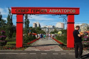 ..........."Не знаю, что должно произойти, чтобы словосочетание "комфортная городская среда" у нас перестали воспринимать именно так...

Дорогой омский чиновник! Если тебе вдруг попался на глаза этот пост, прочитай и другие мои посты про детские площадки. Может, станет чуть понятнее, как надо делать. Мы ведь не хотим несчастных случаев в омских дворах? "............