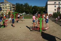 Не пытайтесь покинуть детскую площадку