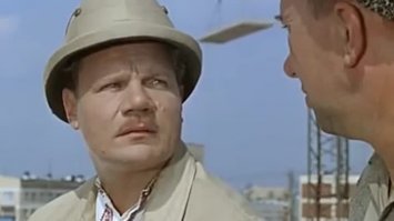Какой-Какой матери? - Парижской бога матери...
