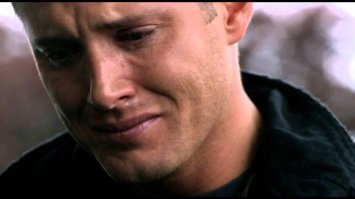 Брошенная Chevrolet Impala простояла 35 лет под навесом в поле