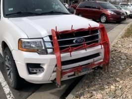 И как с таким травмоопасным кенгурятником владельцу позволяют ездить по дорогам?!