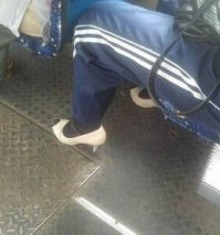 Жрицы любви покидают особняк после тяжелой трудовой ночи