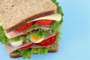 В ПРАВИЛЬНОМ бутерброде хлеб должен быть в середиНАХ ибо одноэтажный бутыр всегда хуже многоэтажного