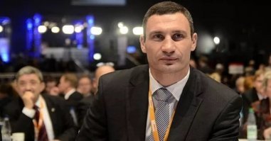 не будем забывать и недалёких знаменитостей. Кандидат наук в области физического воспитания и спорта