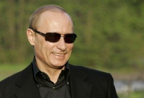 Когда постите на фишках что либо с президентом РФ. Не забывайте, что почти половина пользователей фишек это "недовольные Путиным Россияне" из Жмеринки, Иванофранкивска, Житомера и Львова.
Яду будет много в любом случае, независимо от текста размещённого рядом с фотографией Бога украинствующих. 
К ним с яростью присоединяются "недовольные Россияне" из Латвии, Литвы, Эстонии а так же США и Канады.
Что бы увидеть ураган яда, достаточно просто разместить фото, больше ничего.