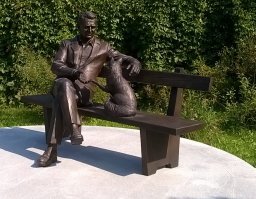 Эксперимент по одомашниванию лис был начат в 1959 году советским генетиком Дмитрием Беляевым и специалисткой по поведению животных Людмилой Трут.