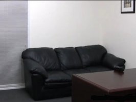 Нет, совершенно другой. На картинке нечто коричневое из двух частей.