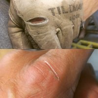 У него там в руке вторая кожа? У меня из пореза такой глубины обычно кровь идет.