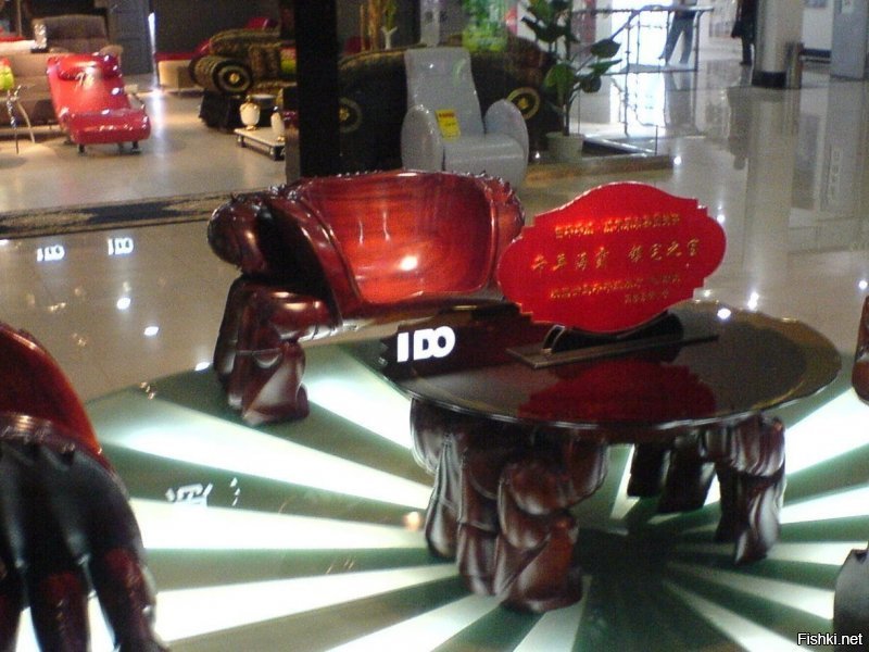 Был в 2005г в г.Урумчи Китай ,если не изменяет память  то этот комплект из 4х крабо кресел :))) и крабо стола из красного дерева стоил в районе 30 000 USD