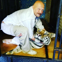 А это мой отец! Горжусь им и ставлю себе в пример! Заслуженный ветеринарный врач РФ, несколько разработок снотворного для чувствительных для данных препаратов животных, объездил более 70 стран мира, был на 5 континентах из 6! К сожалению нет на этом компьютере ранних его фото, но не смотря на необходимость постоянно учиться - развлекался "на ура"!)))