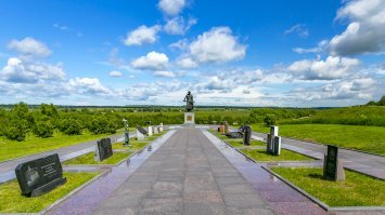 1/Вечный огонь погибшим в 1-й Мировой войне в г. Пушкин, Лен.область
2/ Вечный огонь у Триумфальной арки в Париже.
3/ Памятник на Куликовом поле, правда пока без Вечного огня.