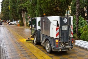 Реклама на великах - в Екатеринбурге уже года 2 как практикуется.
Рельеф на полу для слепых - в Сочи к олимпиаде по всему центру такие ТРОТУАРЫ были сделаны.