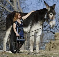 Климат меняется, живые твори и нетвари усиленно растут. 
А может быть, тетеньки маленького роста?