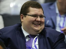 он как бэ одобряет =)
Этот милый господин теперь крупнейший гос подрядчик по вывозу мусора.