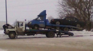 Вот правильные эвакуаторы. Мужика вызвали эвакуировать машину нетрезвого водителя, но он сам приехал бухим.