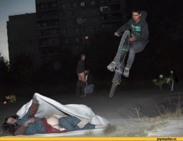30 фото, на которых всё самое интересное творится на заднем плане