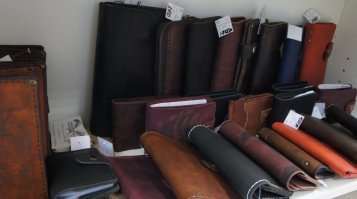 Тут не рукожоп, а профи делал, давайте теперь каждый будет выкладывать, то чем он на жизнь зарабатывает  и будет говорить, вот типа делать нечего, решил электростанцию построить))). к стати вот мои работы, и уже давно хобби мое приносит прибыль.... хотя мой первый и единственный пост на фишка был на заре моей деятельности в кож. ремесле...