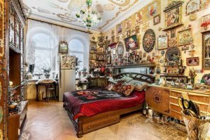 Иконы иконы... А холодильник в спальне? Между прочим не такая уж плохая идея...