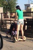 А тут что такое? Хорошо катается, и держаться за коляску удобно. Кто-то сказал что с коляской обязательно ходить надо? Я сам так гулял...