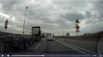 А этот знак там для красоты стоит???